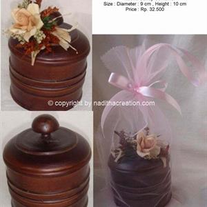 round_candy_container